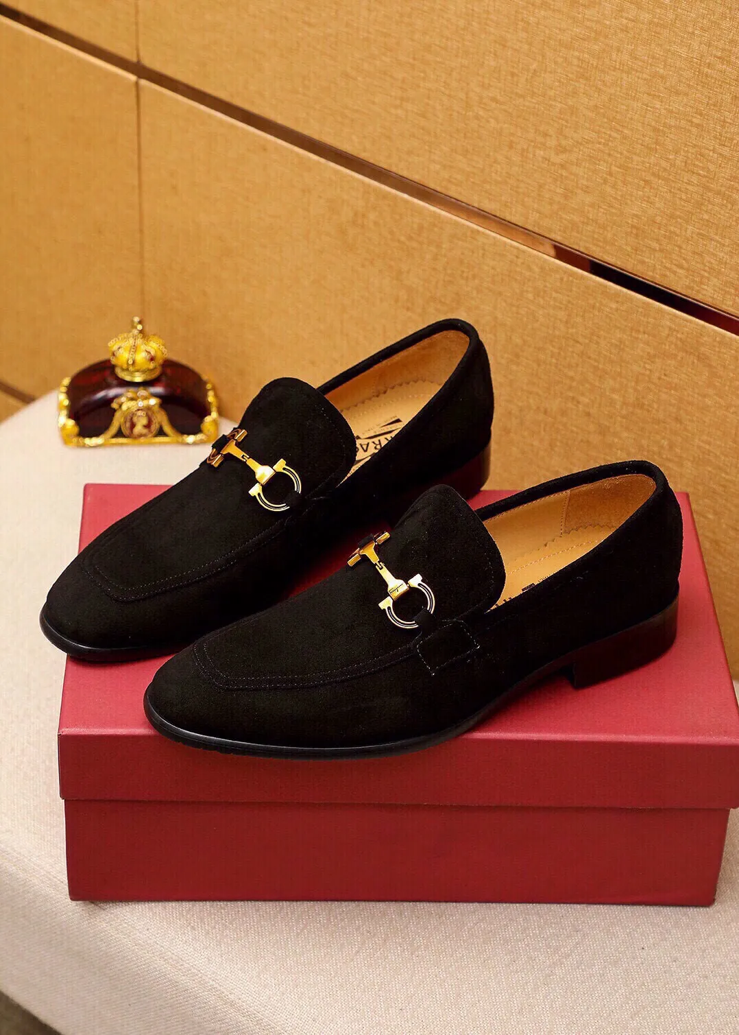 Men's shoes 💰520 💐 Product trademark: Ferragamo "Ferragamo" casual leather shoes Regular size: 38-44 (45🉑️customized) Product materials: Selected imported first-layer frosted cowhide upper + original hardware buckle, imported water-dyed cowhide leather lining. Strong three-dimensional visual effect, combined outsole Color: 2⃣️colors available